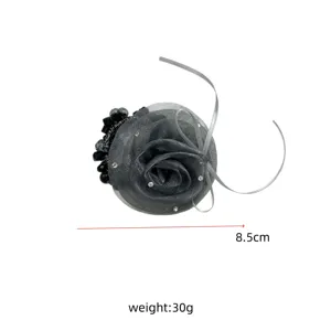 Détail de l'élastique rose en résille grise avec perles, 8,5 cm et poids de 30 g.