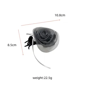 Dimensions détaillées de la pince à cheveux rose en maille grise pesant environ 22,5 g