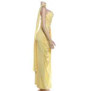 Gelbes trägerloses Maxikleid Seitenansicht, gerafft figurbetontes Partykleid Detail
