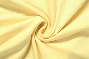 Hellgelbes Stoffdetail in Nahaufnahme mit feiner Rippstruktur fuer elegantes Kleidungsdesign.