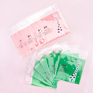 Set of 50 self-adhesive plastic bags with cute giraffe design for snacks and jewelry