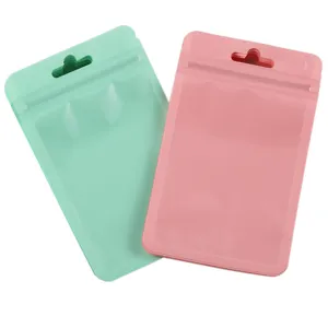 Set van roze en mintgroene hersluitbare verpakkingen met venster en ophanggat