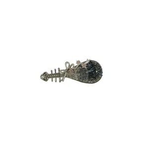 Chinese pipa haarclip met blauwe kristallen en strik decoratie op witte achtergrond