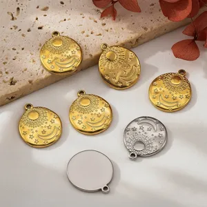 Himmels-Sonnen-Mond-Sterne-Anhänger aus 304 Edelstahl mit 18K Vergoldung.