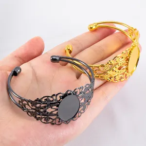 Vintage-Armreif aus Metall mit Spitzenmuster und ovaler Fassung für DIY-Schmuck