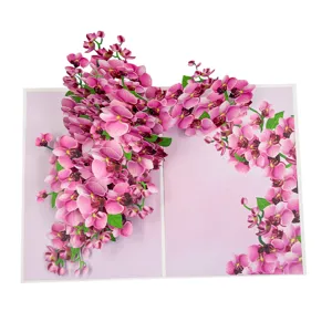 Vista detallada de orquídeas rosas en 3D sobre un diseño de tarjeta de lavanda