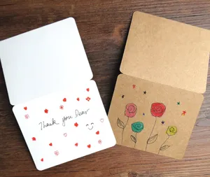 Vista detallada de tarjetas de felicitación DIY con diseños de rosas y corazones coloridos