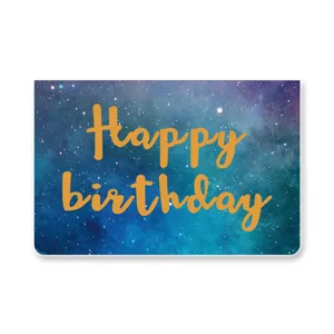 Tarjeta de felicitación de cumpleaños galaxia estrellada con letras naranjas Happy Birthday