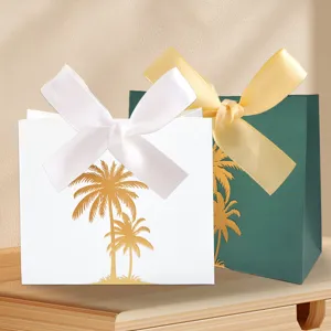 Boîtes cadeaux élégantes pour la fête nationale saoudienne avec palmier doré et ruban