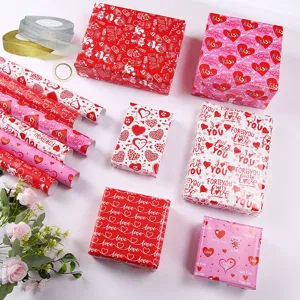 Detailansicht von Valentinstag Geschenkpapier mit Herz- und Liebesdrucken