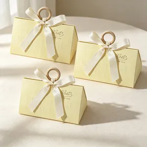 European Triangle Wedding Gift Box With Wooden Handle Satin Ribbon Bow Best For You Cream Party Favor Box Candy Souvenir Box