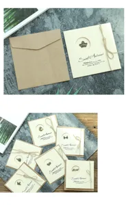 Vista detallada de tarjetas de felicitación vintage zakka con dijes metálicos y sobres kraft