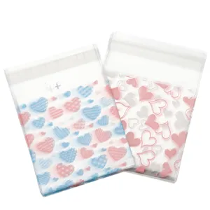 Transparent self-sealing food bags with cute heart patterns for cookies and snacks.