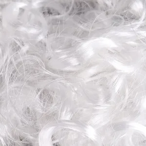 Vista macro di fibre sintetiche bianche per la decorazione della barba di Babbo Natale.