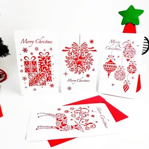 Set de tarjetas de felicitación navideñas festivas con sobres rojos y motivos calados