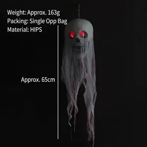 Calavera de esqueleto de Halloween colgante con ojos rojos brillantes y velo de red.