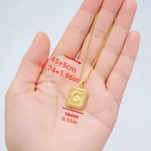 Goldene quadratische Buchstabe C Anhänger Halskette, modischer Schmuck für Damen.