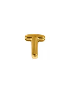 Gouden letter T bedel detailopname creatief DIY sieraden accessoire voor armbanden.
