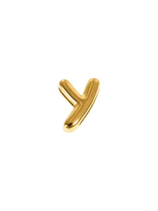 Goudkleurige glanzende letter yhanger close-up, gladde metalen sieraden accessoire detail