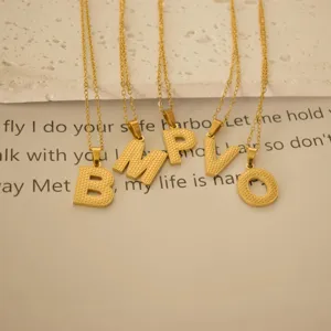 Edelstahl Anfangsbuchstaben Halskette Set, eleganter minimalistischer goldiger Alphabet Schmuck.
