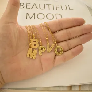 Edelstahl Initialen Buchstaben Anhänger Halskette, trendy minimalistischer Goldschmuck.