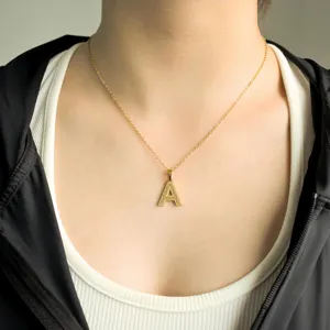 Goldene Edelstahl Buchstaben A Anhänger Halskette minimalistischer Modeschmuck für Damen