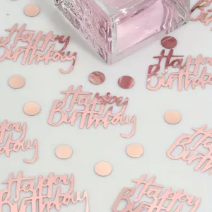 Detalle de confeti de Happy Birthday en oro rosa para decoraciones de mesa de fiesta