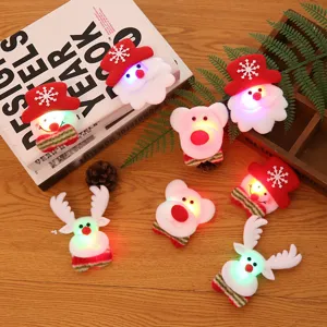 Broche de Navidad LED Brillante Papá Noel Muñeco de Nieve Oso Reno Insignia de Tela para Decoración de Fiesta Regalo