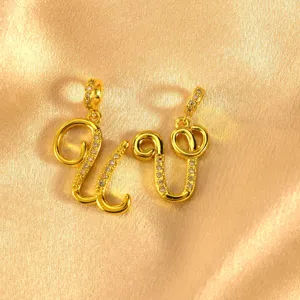 Künstlerische goldene Buchstabenanhänger mit funkelnder Zirkon-Einlage im Hip-Hop-Stil