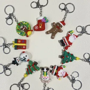 Sortierte Weihnachts-PVC-Schlüsselanhänger mit Weihnachtsmann, Schneemann und Bäumen