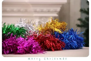 Bunte Weihnachts-Glitter-Girlanden zur Baumdekoration und für festliche Feiertage