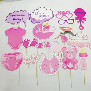 Detailansicht der rosa Babyparty-Fotorequisiten für die Feier eines neugeborenen Mädchens