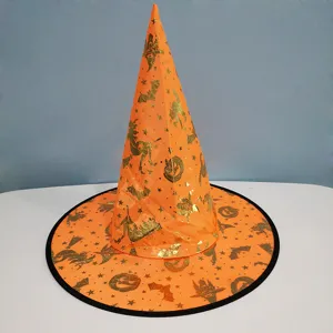 Vibranter orangefarbener Halloween-Hexenhut mit Goldfolienmustern für Partydekorationen