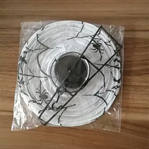 Halloween Papierlaterne mit schwarzem Spinnennetz und Spinnenmuster zur Dekoration