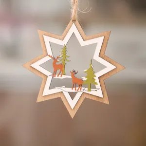 Adorno de Navidad estrella de madera con escena de renos y pinos cortada con láser real.