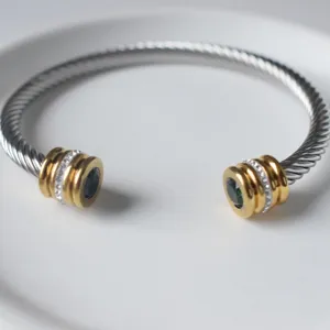 Edelstahl Kabelarmband mit Geburtsstein und funkelnden Zirkonia Steinen Manschette.