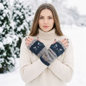 Gemütliche winterliche Strick-Fingerhandschuhe mit süßem Katzengesicht für warme Hände.