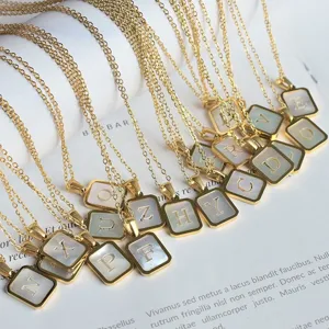 Damen Mode Edelstahl Initialen Buchstabe Anhänger Halskette Vergoldet Quadratische Muschel Alphabet Halskette Schmuck