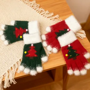 Accoglienti guanti in maglia albero di Natale bordo felpato, calore autunno inverno ideale.