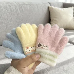 Kids winter warm five-finger fleece knitted gloves with cute cartoon patches for toddlers.
