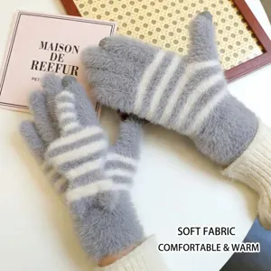 Guanti invernali caldi in morbido peluche touchscreen con righe bianche e polsino.