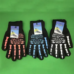 Guanti di maglia nera con stampe di scheletro colorate ed etichette per calore invernale.