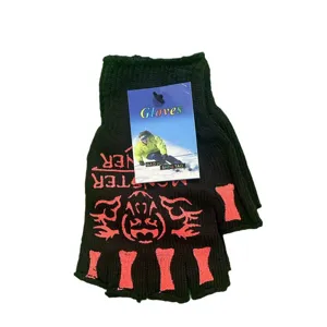 Guanti in maglia neri senza dita con stampa di ossa di teschio rosso per l'inverno.
