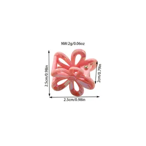 Dettagli della mini molletta per capelli a fiore rosa con dimensioni e peso totali.