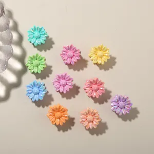 Mini mollette per capelli a margherita in colori pastello cangianti, set da dieci pezzi.