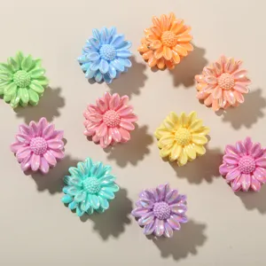 Collezione di mini mollette per capelli a margherita perlata in varie tonalità pastello