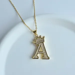 Collier lettre A couronne dorée, pendentif strass étincelant, bijoux de chaîne délicats femme.