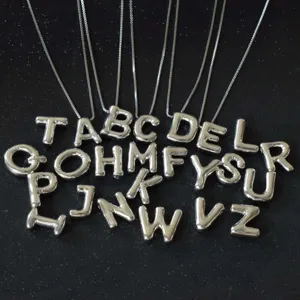 Collana con Ciondolo a Lettera in Rame Catena a Box Tono Argento Minimalista Gioielli alla Moda