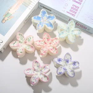 Colección de pinzas de pelo plumeria con estampado floral en colores pastel suaves
