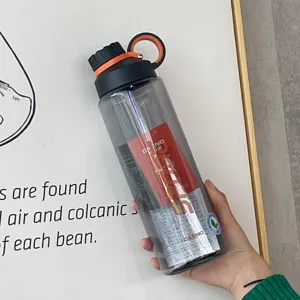 Grande gourde de sport en plastique gris transparent avec poignée orange